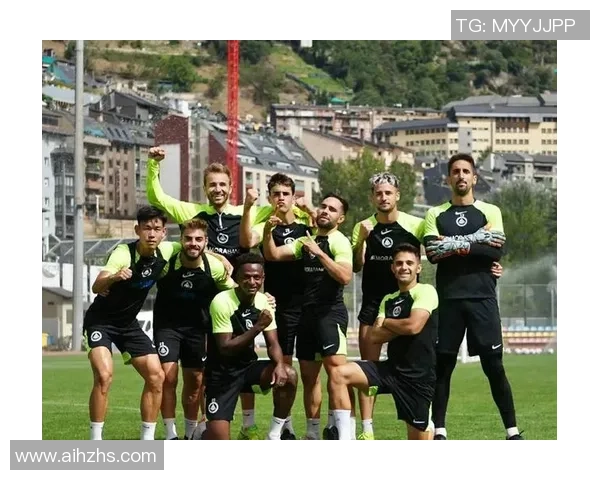 足球新星背后的她 爱情与事业并行的年轻女友故事